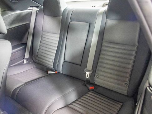 Used 2014 Dodge Challenger SXT image 29