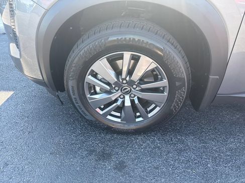 Used 2026 Nissan Pathfinder SV w/ SV Premium Package FWD image 31