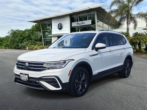 Used 2022 Volkswagen Tiguan SE image 1