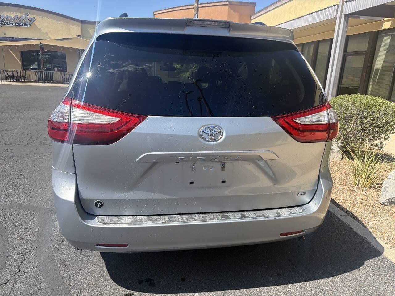 Used 2018 Toyota Sienna LE w/ Carpet Mat Package FWD image 7
