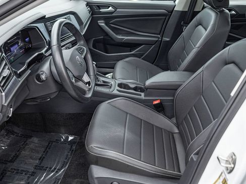 Used 2023 Volkswagen Jetta SE w/ Panoramic Sunroof Package FWD image 14