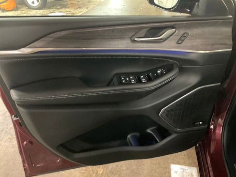 Certified 2023 Jeep Grand Cherokee L Overland image 11