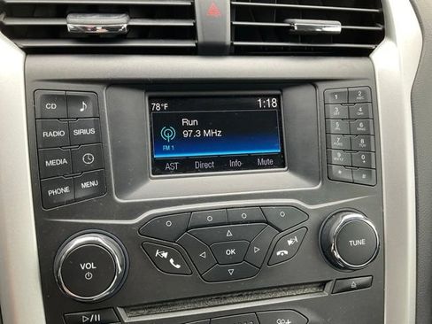 Used 2016 Ford Fusion SE FWD image 5