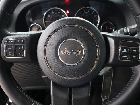 Used 2018 Jeep Wrangler Sport w/ Connectivity Group AWD/4WD image 12