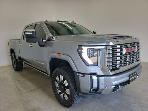 Used 2024 GMC Sierra 2500 Denali w/ Denali Reserve Package AWD/4WD image 4
