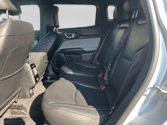 Used 2024 Jeep Compass Latitude AWD/4WD image 18