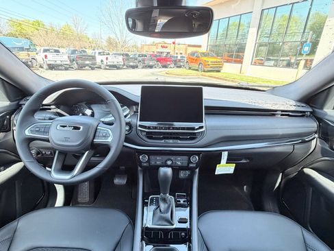 New 2026 Jeep Compass Latitude image 10