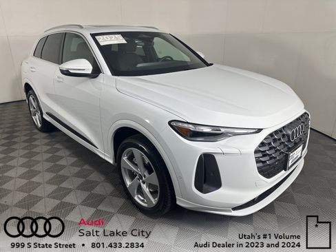 Used 2025 Audi Q5 Premium Plus w/ Premium Plus image 1