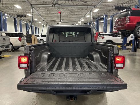 Used 2023 Jeep Gladiator Sport S image 7