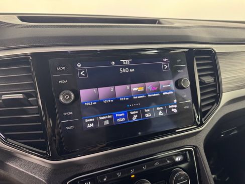 Used 2022 Volkswagen Atlas Cross Sport SE image 12