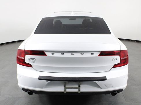 Used 2018 Volvo S90 T5 Momentum w/ Convenience Package image 10