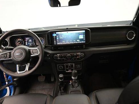 Used 2024 Jeep Wrangler Unlimited Sahara w/ Technology Group AWD/4WD image 23