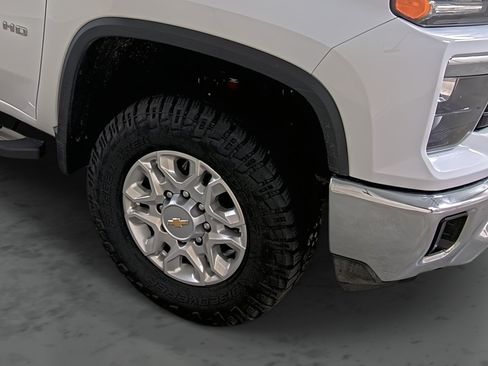 Used 2024 Chevrolet Silverado 2500 LT AWD/4WD image 13
