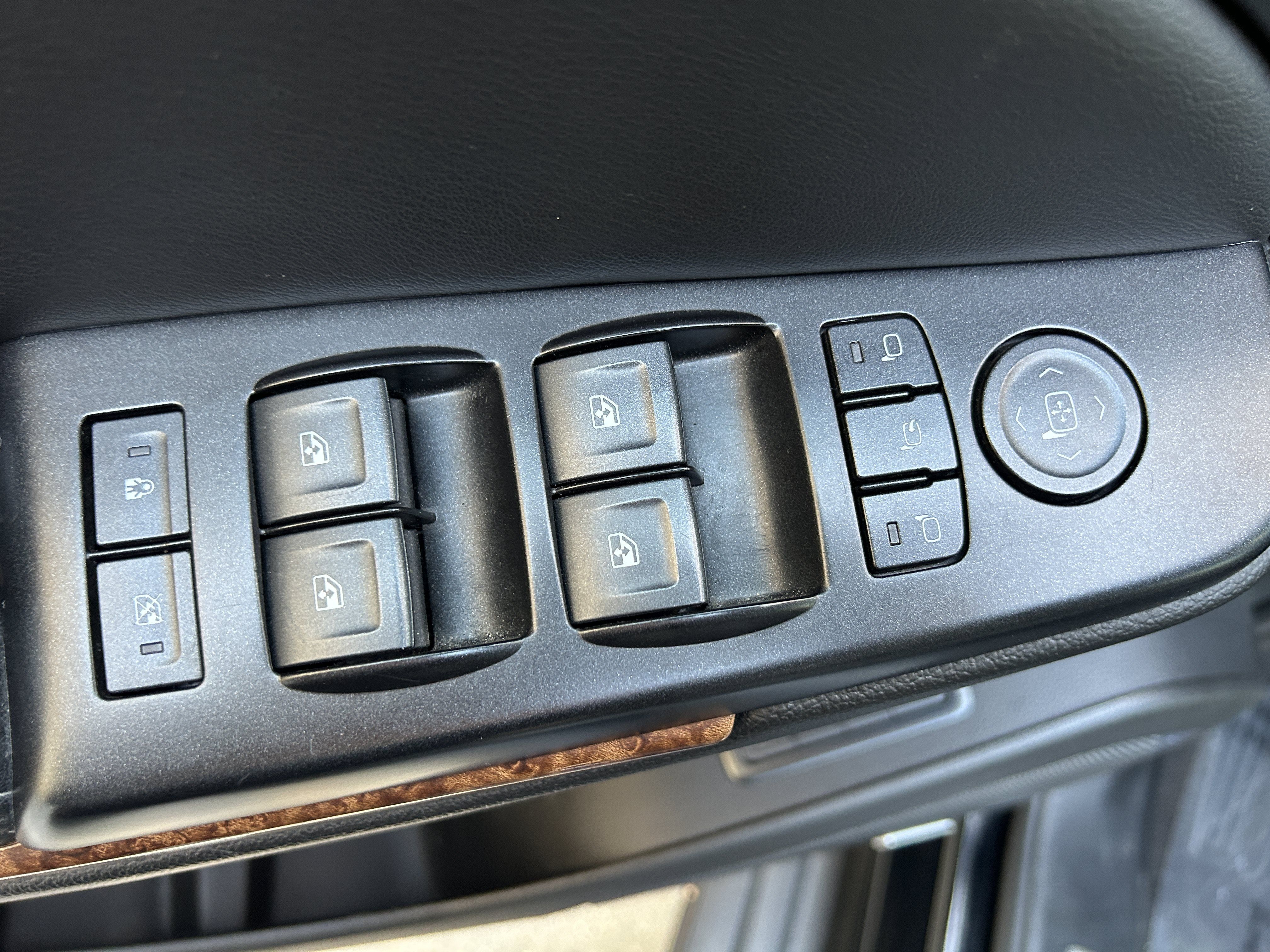 Used 2019 Chevrolet Suburban Premier AWD/4WD image 23