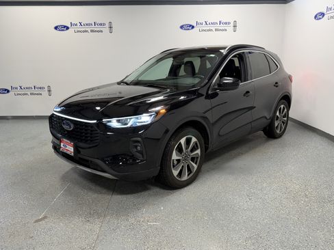 Used 2025 Ford Escape Platinum image 3