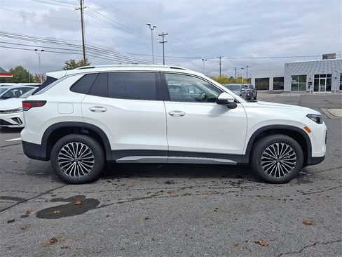 New 2025 Volkswagen Tiguan S image 11