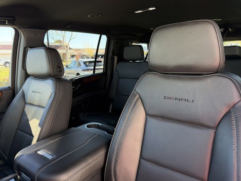 Used 2025 GMC Yukon XL Denali image 20