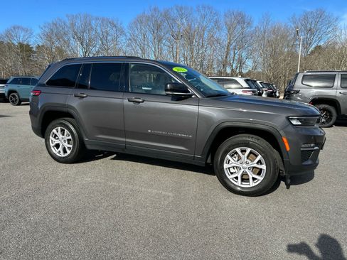 Used 2022 Jeep Grand Cherokee Limited image 2