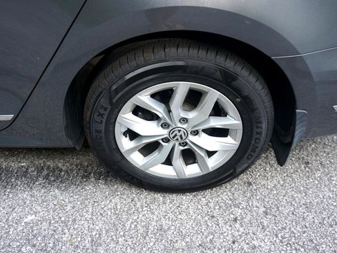 Used 2017 Volkswagen Passat 1.8T S image 10