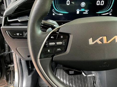 Used 2023 Kia Niro EX FWD image 11