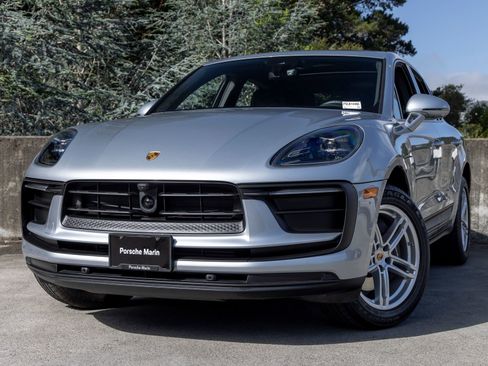 Certified 2025 Porsche Macan AWD/4WD image 7