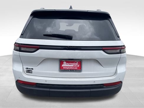 Used 2025 Jeep Grand Cherokee Altitude w/ Trailer Tow Package image 4