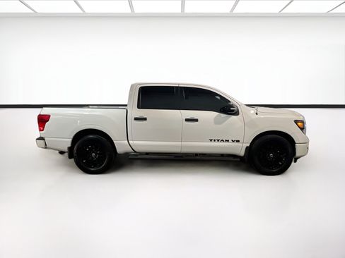 Used 2019 Nissan Titan SV w/ SV Convenience Package RWD image 24