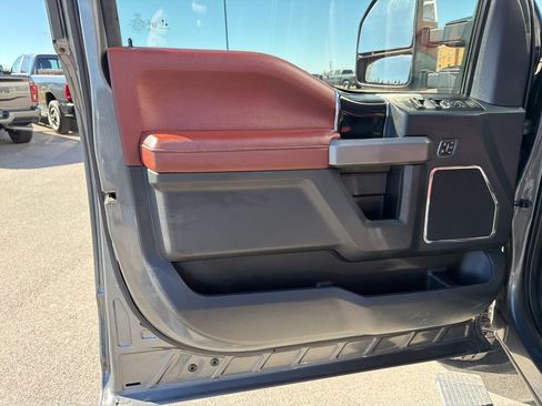 Used 2022 Ford F350 Platinum image 15