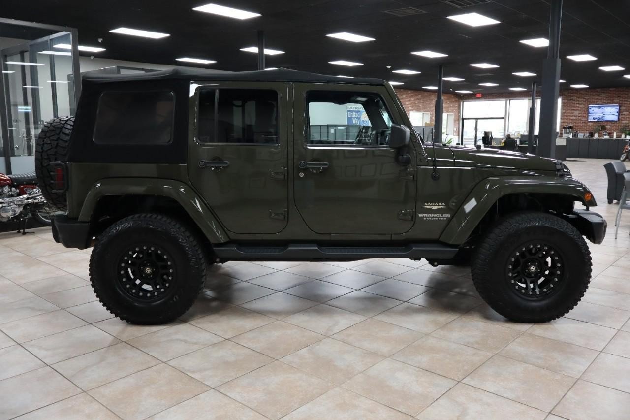 Used 2015 Jeep Wrangler Unlimited Sahara w/ Connectivity Group AWD/4WD image 6