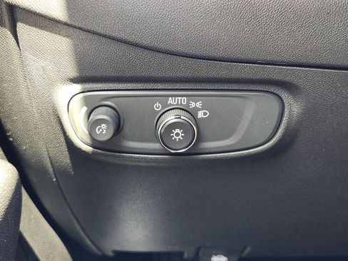 Used 2020 Chevrolet Equinox LS w/ LS Convenience Package FWD image 21