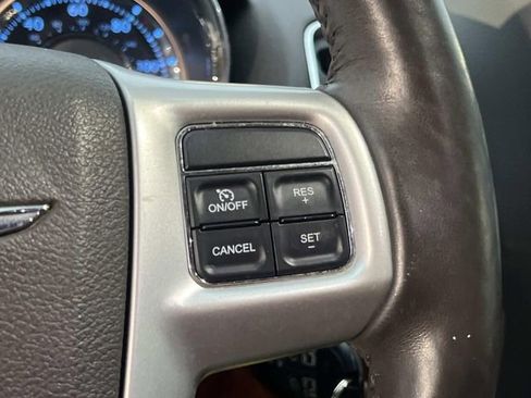 Used 2015 Chrysler Town & Country Touring-L w/ Trailer Tow Group image 15