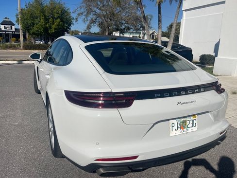 Used 2018 Porsche Panamera RWD image 34