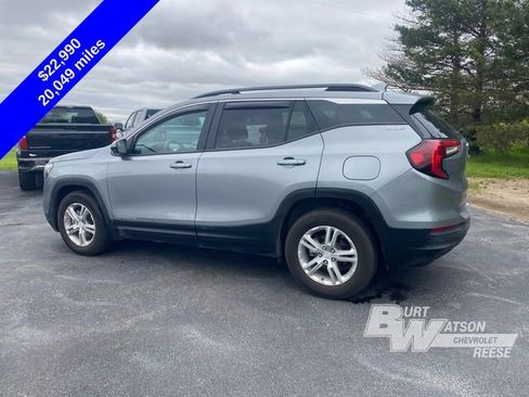 Used 2023 GMC Terrain SLE w/ Driver Convenience Package FWD image 6