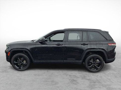 Certified 2023 Jeep Grand Cherokee Altitude image 2