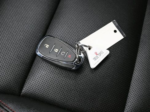 Used 2024 Chevrolet Trax RS FWD image 27