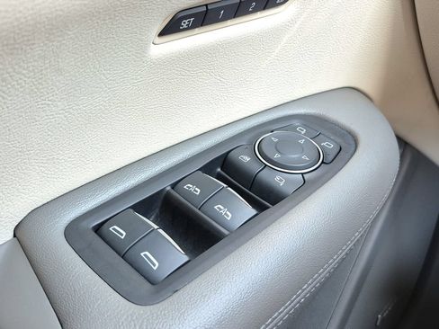 Used 2017 Cadillac XT5 Luxury FWD image 12