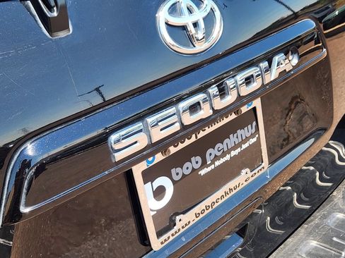 Used 2018 Toyota Sequoia TRD Sport AWD/4WD image 31