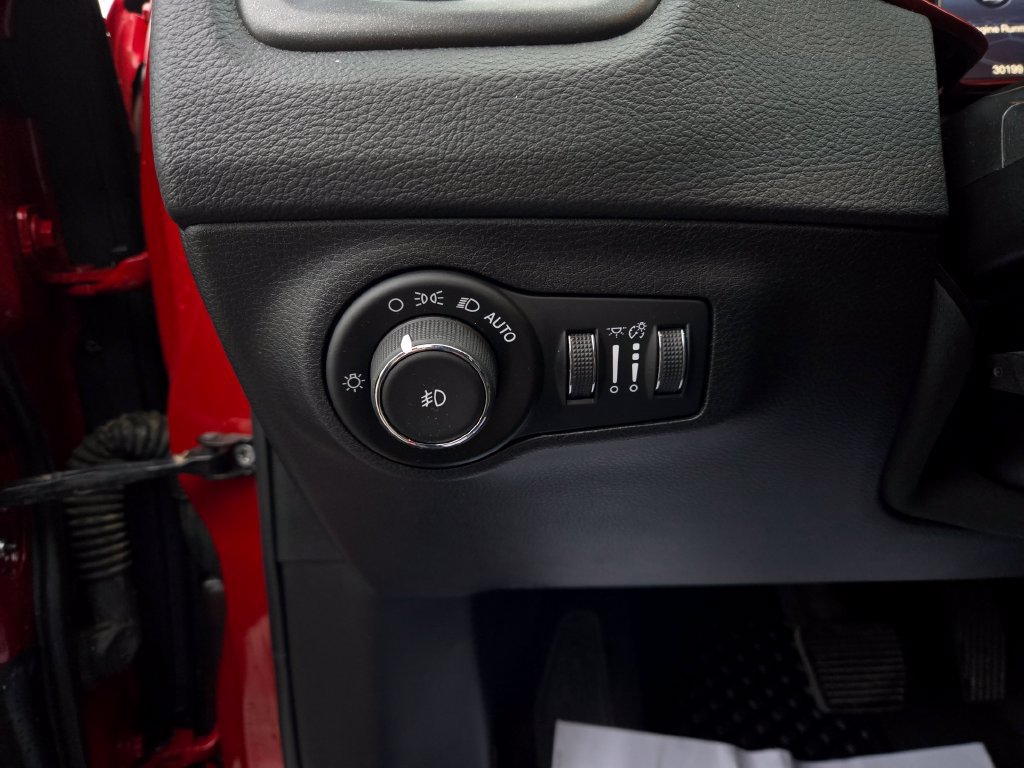 Used 2018 Jeep Compass Trailhawk w/ Cold Weather Group AWD/4WD image 14
