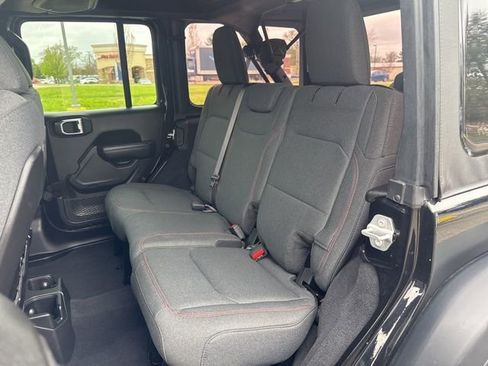 Certified 2025 Jeep Wrangler Unlimited Rubicon AWD/4WD image 9