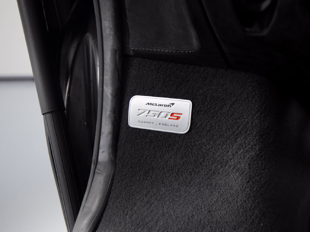 Used 2024 McLaren 750S Spider RWD image 22