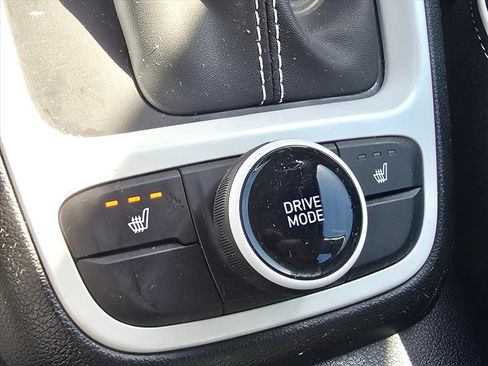 Used 2025 Hyundai Venue Limited image 10