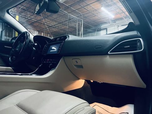 Used 2017 Jaguar XE Prestige AWD/4WD image 23