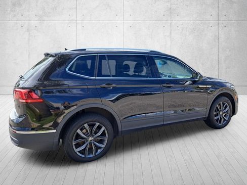 Used 2023 Volkswagen Tiguan SE w/ Panoramic Sunroof Package FWD image 5