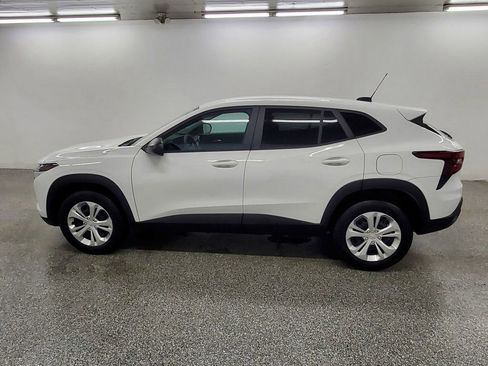 Used 2024 Chevrolet Trax LS FWD image 8