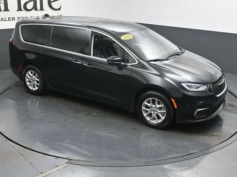 Used 2023 Chrysler Pacifica Touring-L FWD image 42