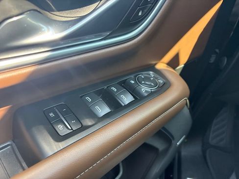 Used 2021 Chevrolet Tahoe High Country AWD/4WD image 11