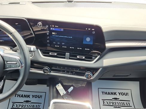 Used 2026 Chevrolet Equinox LT FWD image 18