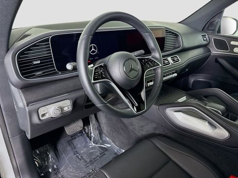 Used 2025 Mercedes-Benz GLE 450 4MATIC w/ AMG Line Exterior image 9
