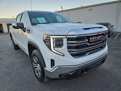 Used 2024 GMC Sierra 1500 SLT image 11