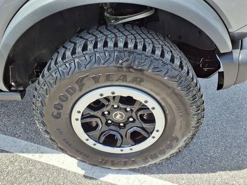 Used 2023 Ford Bronco Badlands w/ Sasquatch Package AWD/4WD image 9